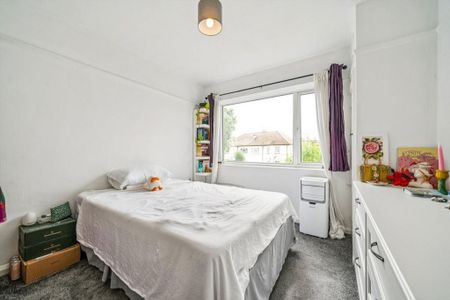 3 bedroom flat to rent - Photo 2