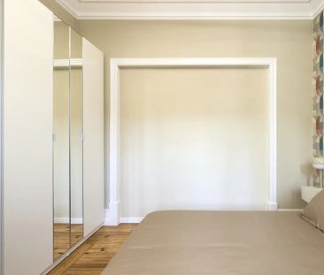 Room in a shared 10-bedroom apartment for rent in Lisbon - Photo 6