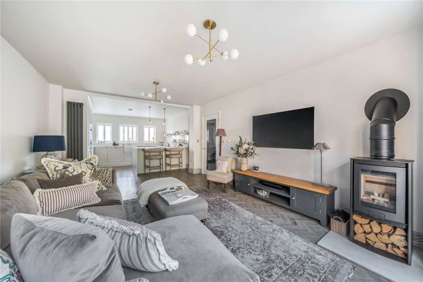 A stylish and contemporary family home in a sought-after location - Photo 1