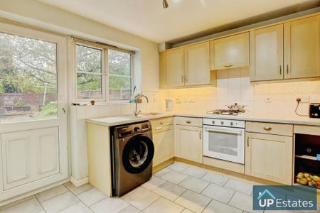 3 bedroom semi-detached house to rent - Photo 5