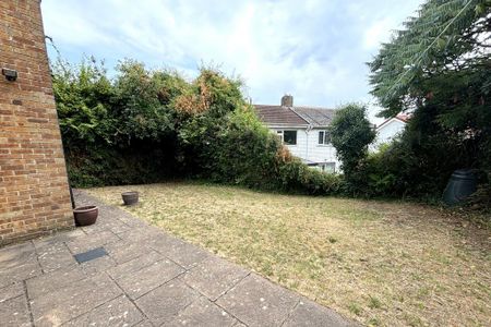 4 bedroom semi-detached house to rent - Photo 3