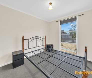 34 Valepark Crescent, Cranbourne, VIC 3977 - Photo 2