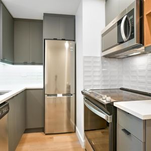 #403, 2 Bed 1 Bath - 2235 Avenue Prud'Homme, Montréal - Photo 3