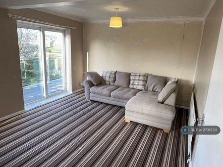 3 bedroom semi-detached house to rent - Photo 2