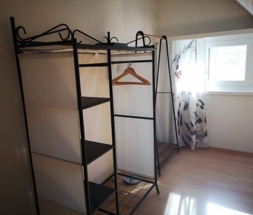 APPARTEMENT 21/2 PIÈCES MANSARDÉ À NETSTAL (GL), MEUBLÉ, TEMPORAIRE - Photo 4