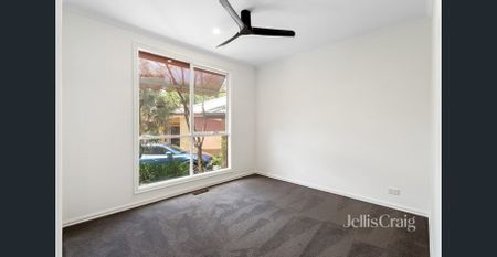 UPDATED 3 BEDROOM TOWNHOUSE - Photo 5