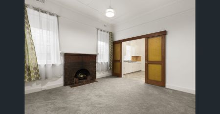 FANTASTIC 3-BEDROOM WITH LUSH GARDENS & SEPARATE STUDIO - Photo 2