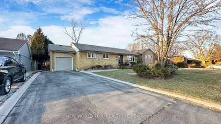 For Lease - 10 Suburban Drive, Mississauga, Ontario - Photo 5