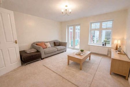 Stunning Bedroom House In Magnolia Gardens, HA8 - Photo 2