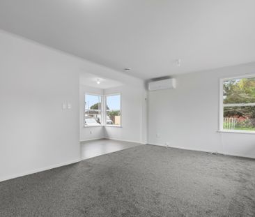 4 BEDROOM - NEWLY RENOVATED - LOTS OF STORAGE - Photo 1