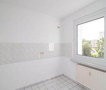 Helle Familienwohnung mit 68 qm + Loggia + PkW- Stellplatz!!! - Photo 1