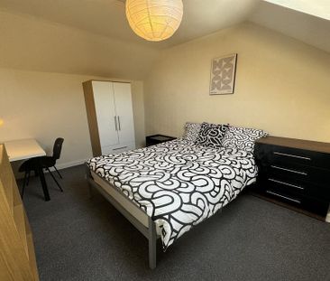 3 bedroom end of terrace house to rent - Photo 4