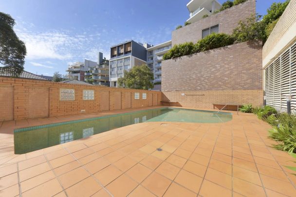 Oversized Apartment In the Heart of Maroubra Junction - Lift Access - Photo 1