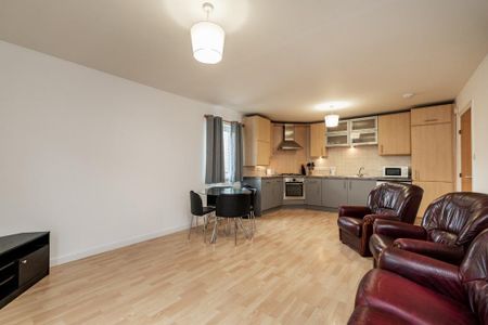 2 bedroom flat to rent - Photo 4
