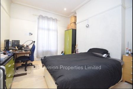 6 Bedroom Student Houses in Leeds - Photo 4