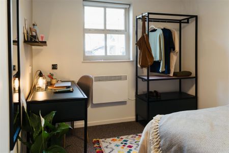 6 bedroom Student Flat to rent in Holland Drive, Arthurs Hill, Newcastle Upon Tyne - Photo 4