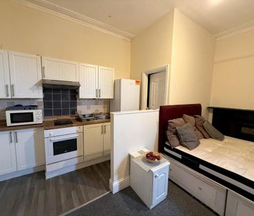 Studio to rent - Photo 2