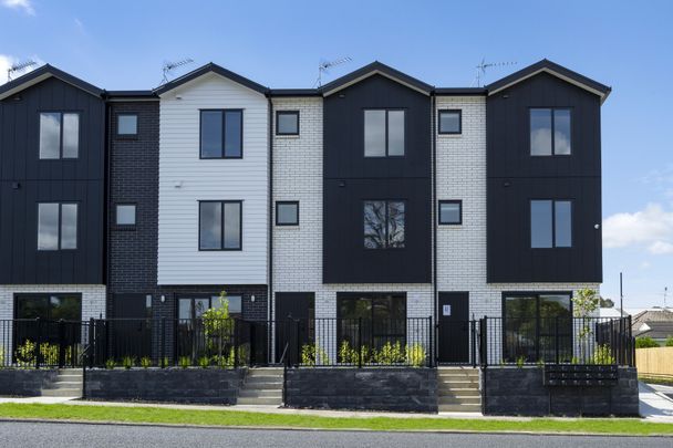 RENT SPECIAL! - Photo 1