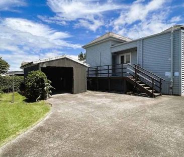 Fully renovated home right next to Cornwall Park - Photo 3