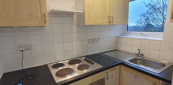 Studio Flat, Kensington Court, M7 - Photo 2