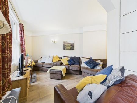 7 bedroom private hall to rent - Photo 2