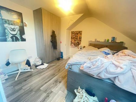 8 bedroom semi-detached house to rent - Photo 3