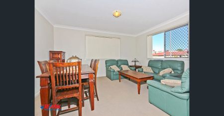 Spacious 4-Bedroom Family Home + Study + Large Shed (36m2) in Prime Wynnum West Location - Photo 2