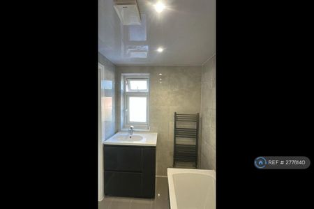 6 bedroom terraced house to rent - Photo 5