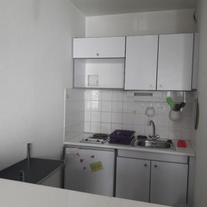 POITIERS: T2 meublé 25.92 m² + PARKING - Photo 2