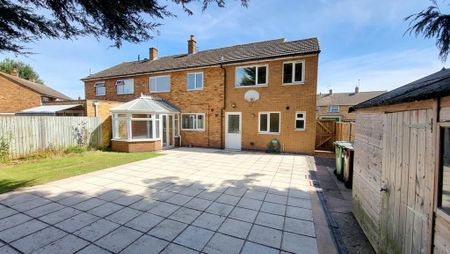 5 bedroom semi-detached house to rent - Photo 2