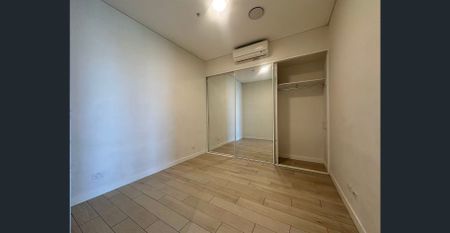 Marina Square Waterfront Luxury | Panoramic Waterview - Photo 2