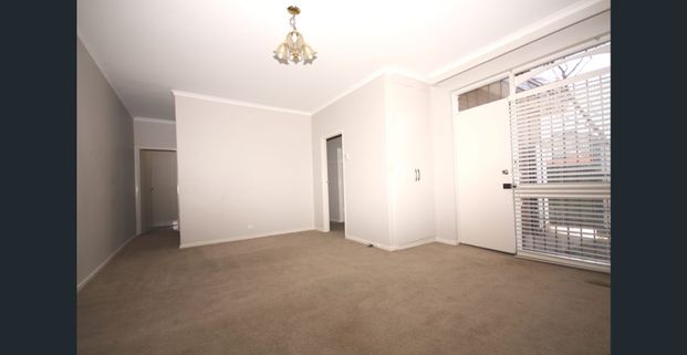 Well-Presented 2 Bedroom Villa with Courtyard - Photo 1