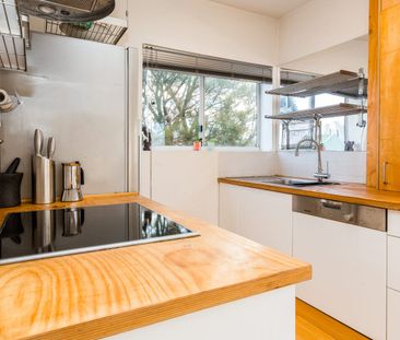 FULLY FURNISHED SUNNY STUDIO WITH HARBOUR CAMEO - Photo 6