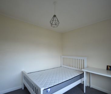 4 bedroom Semi-detached house to rent - Photo 1