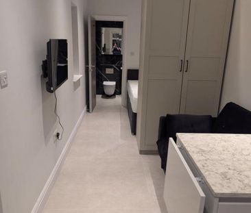Property to rent - Photo 2