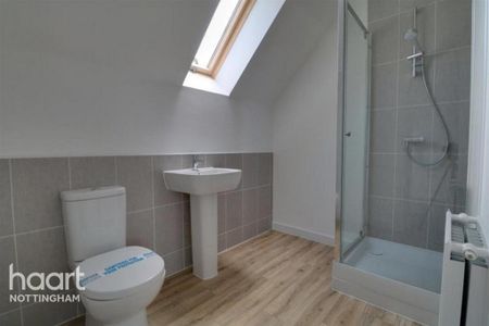 4 bedroom semi-detached house to rent - Photo 5