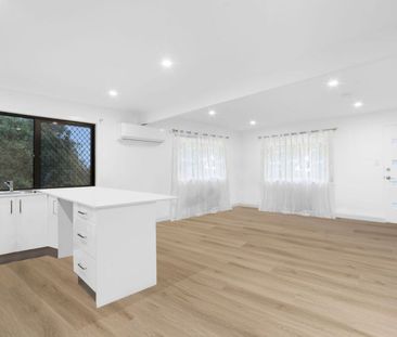 Spacious upstairs living - Photo 1
