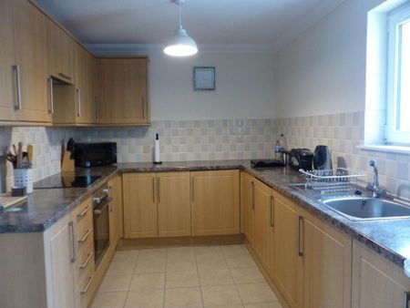 2 bedroom flat to rent - Photo 4