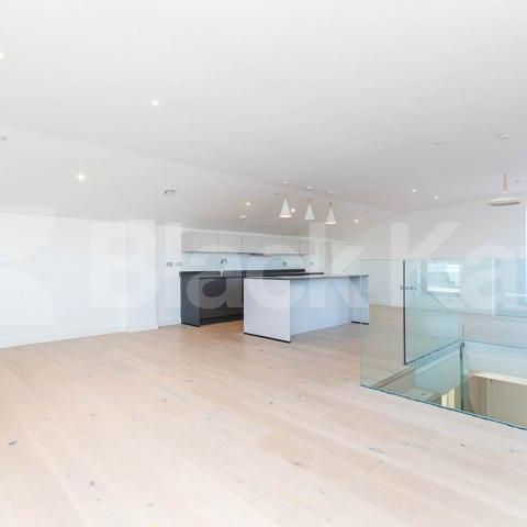 1,266 square foot Penthouse two bedroom and two bathrooms with a 180 degree view - Photo 1