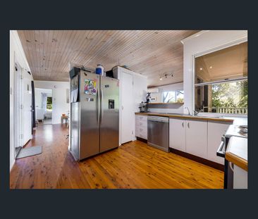 Charming Leafy Retreat - Character Home with Deck, Privacy & Style - Photo 6