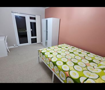 Room in a Shared House, Crownfield Avenue, IG2 - Photo 6