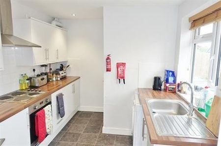 1 bedroom in a house share to rent - Photo 3