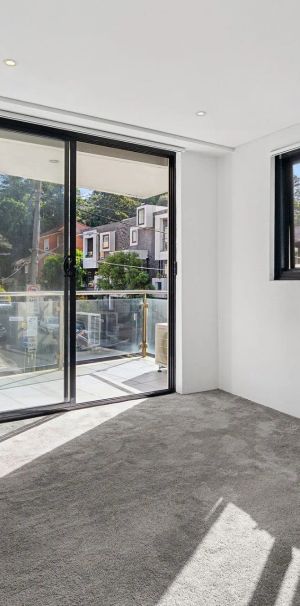 Modern One Bedroom Unit Perfectly Positioned Opposite Manly Wharf - Photo 1