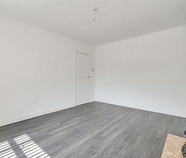 Chetwyn Avenue, Bromley Cross, Bolton - Photo 2