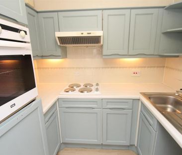 1 bedroom retirement property to rent - Photo 5