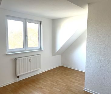 Perfekte Lage und Komfort: Helle 3-Zimmer Wohnung mit Balkon und St... - Foto 1