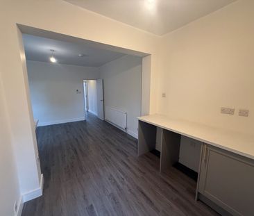 3 Bed Detached House, Malmesbury Road, SO15 - Photo 1