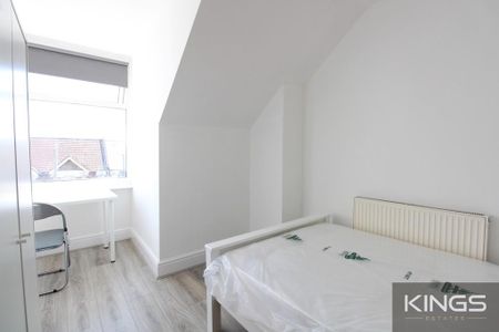 4 bedroom flat to rent - Photo 2