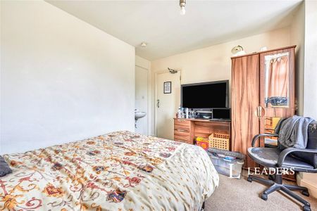 1 bedroom in a house share to rent - Photo 2