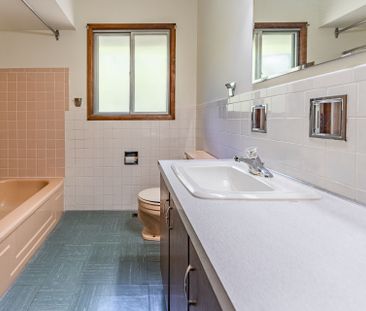 For Lease - 42 Hwy 8 Highway, Hamilton, Ontario - Photo 5